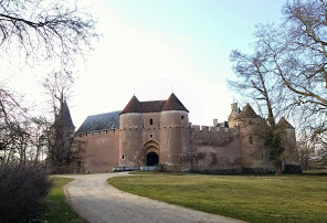 https://chateau-ainaylevieil.fr/